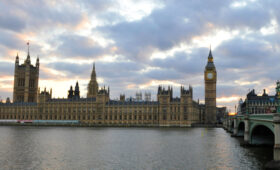 Посол рассказал о попытках Лондона захватить суда, связанные с РФ