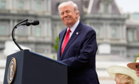 Поссорившийся с сателлитами Трамп пригрозил сократить численность американских войск в Германии