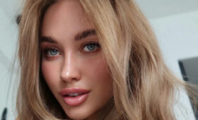 Потапова в белом брючном костюме козырнула рельефным животом