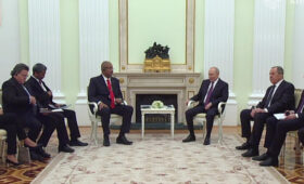 Президент Сейшел пожаловался Путину на 40%-й обвал турпотока из-за войны в Иране