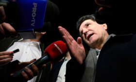 Президент заявил о начале политического кризиса в стране