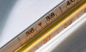 Проглотил в детстве: мужчина 20 лет носил в себе ртутный градусник