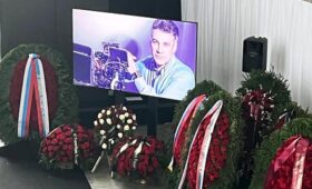 Путин прислал венок на церемонию прощания с журналистом Алексеем Пимановым