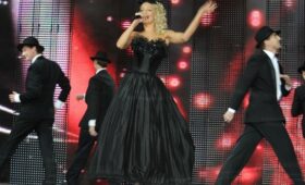 Работавшая с Моисеевым певица Збигневская – о борьбе с болезнью: «Не знаю, сколько ещё проживу»