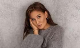 Рахимова совместила в одном образе спортивный, женственный и гламурный стили