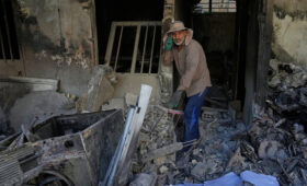 Режиссер Джафар Панахи снял фильм из окна своей машины в Тегеране