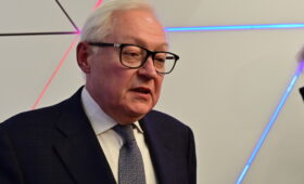 Рябков заявил, что Россия не имеет права оставить Кубу