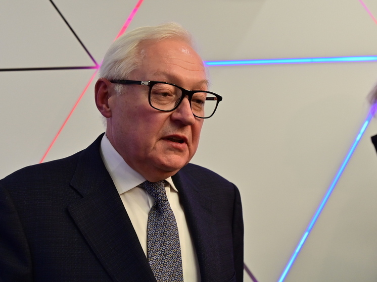 Рябков заявил, что Россия не имеет права оставить Кубу