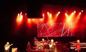 Рок-ветеранам все труднее зажигать: Yes перенесли европейский тур