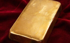 Россия начала продавать золото тоннами: эксперты объяснили причины