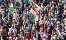 «Руку Москвы» в Венгрии не нашли, зато нашли две руки Вашингтона