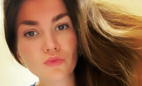 Сливко похвасталась красивым прессом на редком фото в бикини