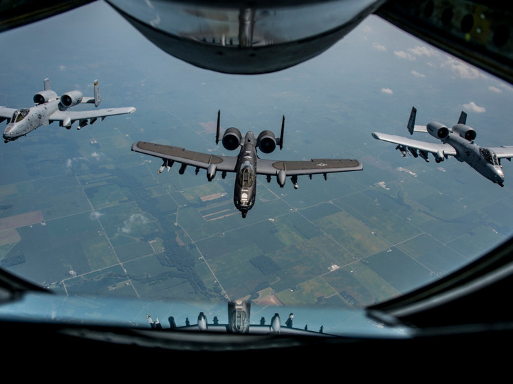 СМИ сообщили о крушении самолета США в Кувейте