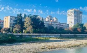 Сочинский рынок недвижимости пошел ко дну: риелторы уходят в таксисты, а жилье стоит пустым