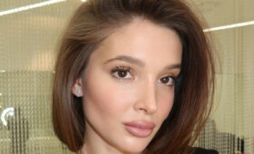 Сотскова выгуляла платье с голой спиной в день своего рождения