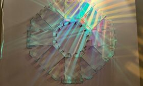 Стекло, ты просто космос: выставка стеклянной скульптуры проходит в РАХ