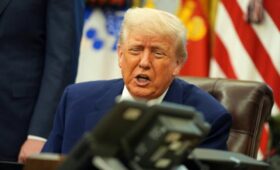 Трамп изощренно насилует НАТО: Публичная порка непослушных и пряники для любимчиков