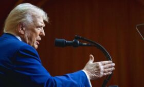 Трамп объяснил, почему не получилось доставить оружие иранским оппозиционерам