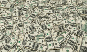 Триллионы, которых нет: пока одни экономят на еде, другие прячут деньги, которые никогда не потратят