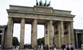 В Германии тысячи протестующих вышли на акцию против политики властей страны