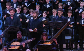 «В каждой музыке — Бах, в каждом из нас — Бог»: Камерный оркестр России отметил 70 лет