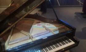 В Москве показали опаленные боями экспонаты из музея Прокофьева в Донбассе