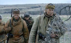 В Москве показывают одну военную картину за другой: все очень красиво, сказочно и условно