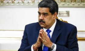 В Москве заявили, что готовы рассмотреть просьбу Мадуро об убежище