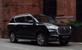 В России дебютировал семиместный KGM Rexton: объявлена цена