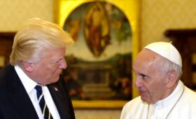 Вам на комиссию, Создатель! Возомнившему себя Богом Трампу пора менять Белый дом на сумасшедший