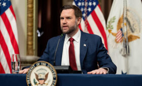 Вэнс перед переговорами сделал жесткое предупреждение Ирану