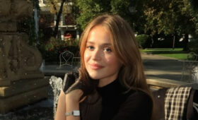 «Весеннее обострение»: Ева Куць порадовалась весне и очаровала милой улыбкой