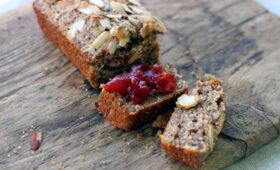 Врач назвал недорогую еду, способную спасти от рака