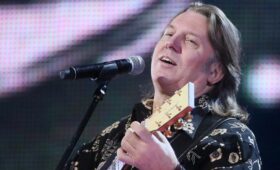 «Заработать бабла»: Лоза прошелся по теориям заговора и нашел им простое объяснение