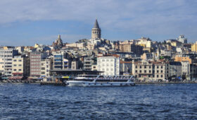 Зеленский прибыл с необъявленным визитом в Стамбул для переговоров по Украине