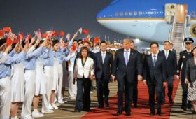 Американский десант в Пекине: Трамп привез на встречу с Си внушительную «группу поддержки», включая Илона Маска