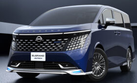 Ещё не поступивший в продажу новый Nissan Elgrand получил несколько особых версий