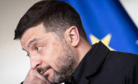 «Киев пора мочить»: выяснилось, решится ли Зеленский на удары 9 мая