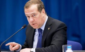 Медведев: Россия должна быть готова к боестолкновениям на западе из-за политики Берлина