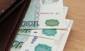 Наличные — под рукой: почему россияне не спешат расставаться с купюрами