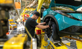 Nissan сокращает мощность завода в Великобритании, чтобы подселить сюда «китайцев»
