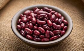Перечислены продукты, которые надо есть ежедневно при повышенном давлении