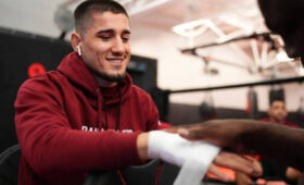 Сусуркаев одолел Сантоса на турнире UFC 328