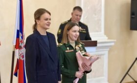 За помощь и милосердие: замминистра обороны вручила награды военным медсестрам