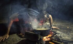 Здоровье людей оказалось под угрозой из-за роста цен на топливо для приготовления пищи