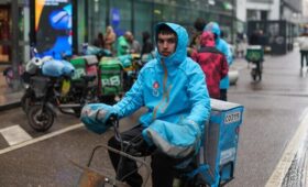 Золотая доставка: зарплата курьеров выросла еще на 17%